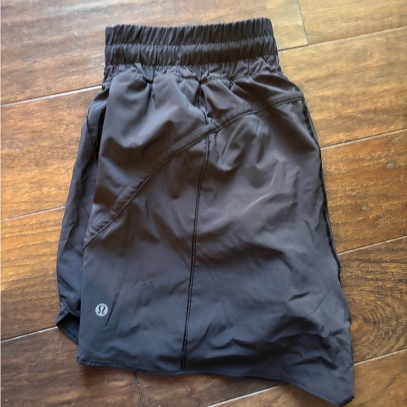 lululemon Track that High 5” Black Athletic Shorts - Picture 1 of 3
